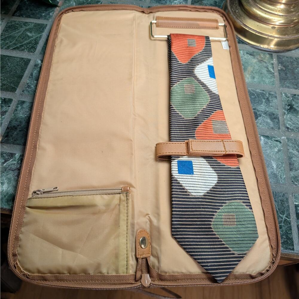 Folding Neck Tie Vintage Hanging Travel Case Tan Tweed Brown Trim Zipper Pocket